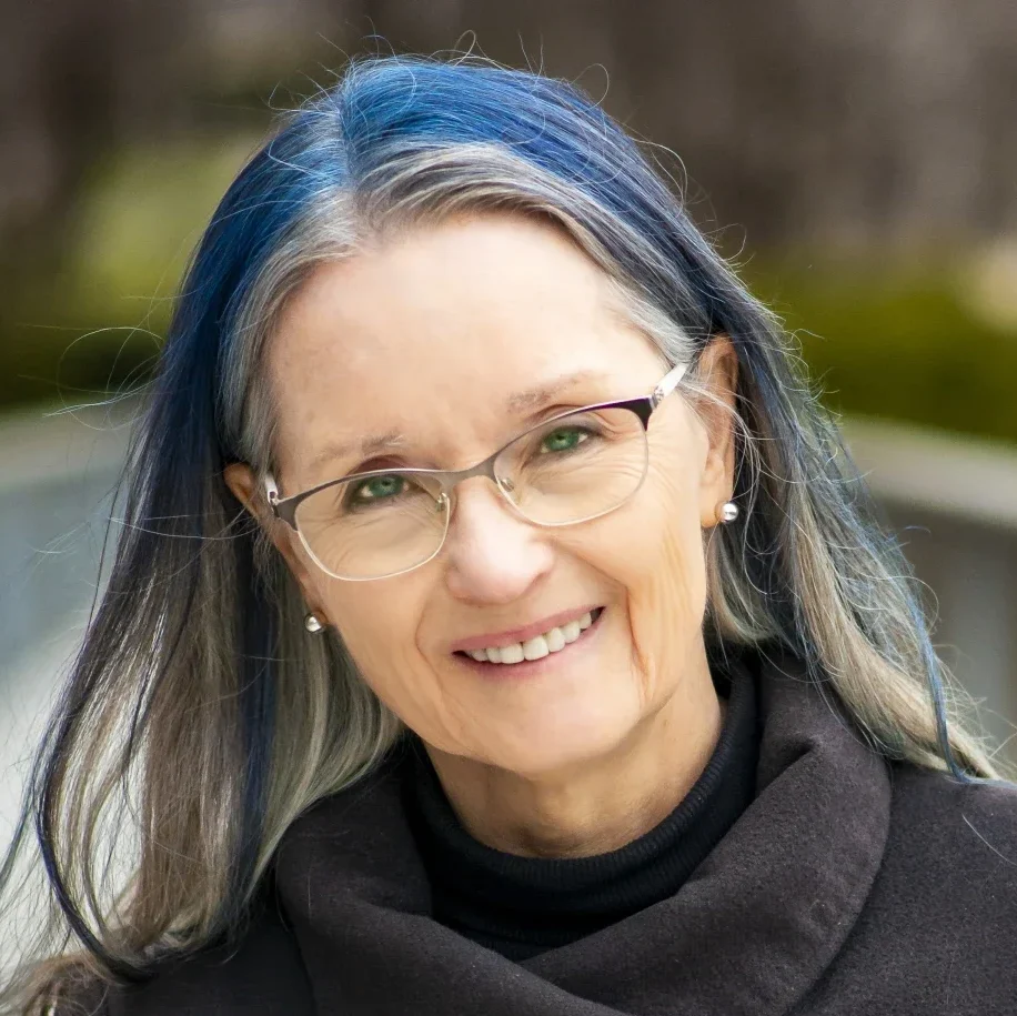 Image of Sue Burke from her website at https://sueburke.site/about/